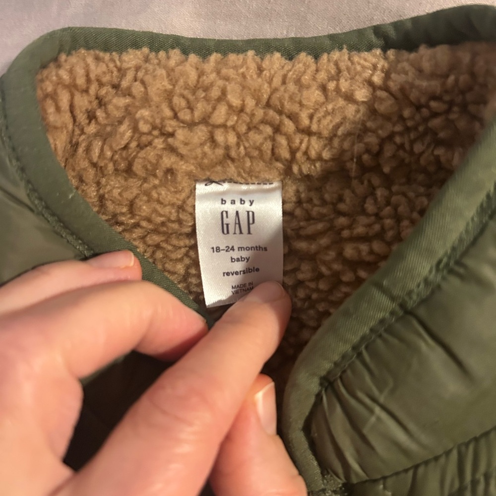Baby GAP 18-24 Months Green Lined Sherpa Vest - Picture 2 of 5
